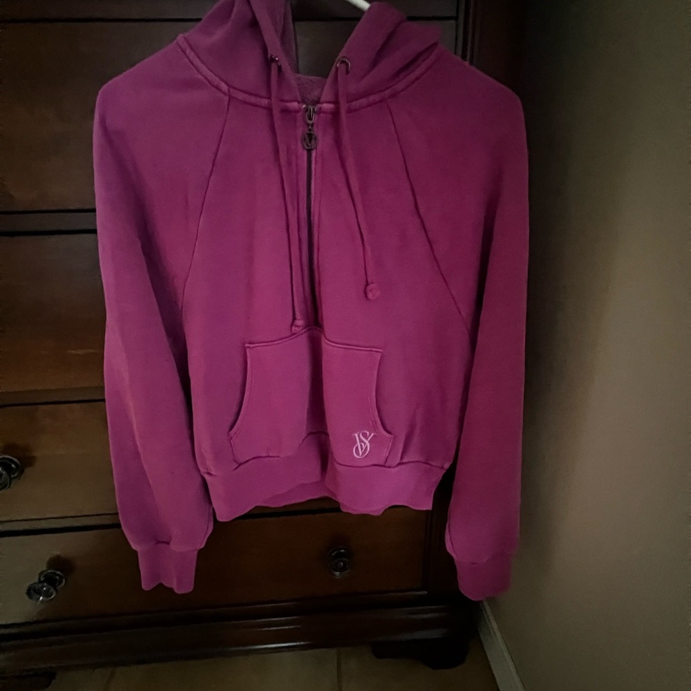 Victoria's Secret Pink Hooded Sweatshirt with Boxy Fit and Relaxed Style